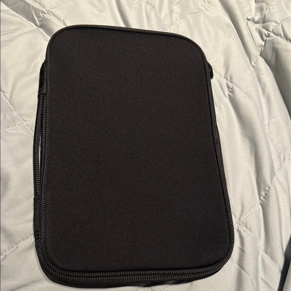 Belkin 11” laptop/tablet sleeve Protective Case, black